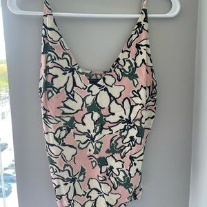 Chic and gorgeous summer top in size medium
